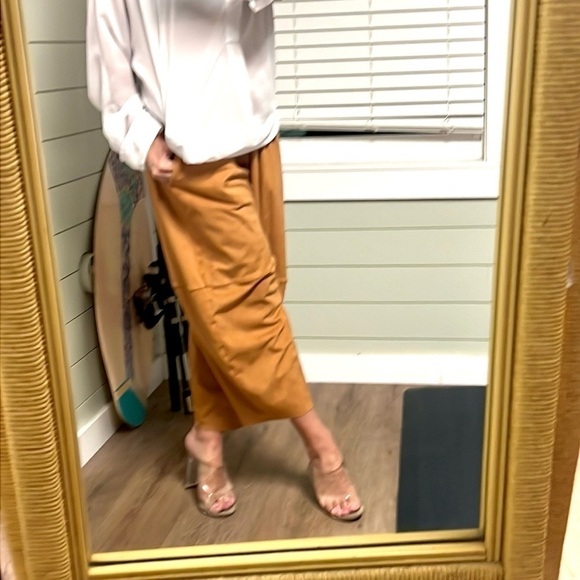 Bryn Walker,Oliver Faux Contemporary Suede Lantern Pants Miele, Size Small - Picture 3 of 14